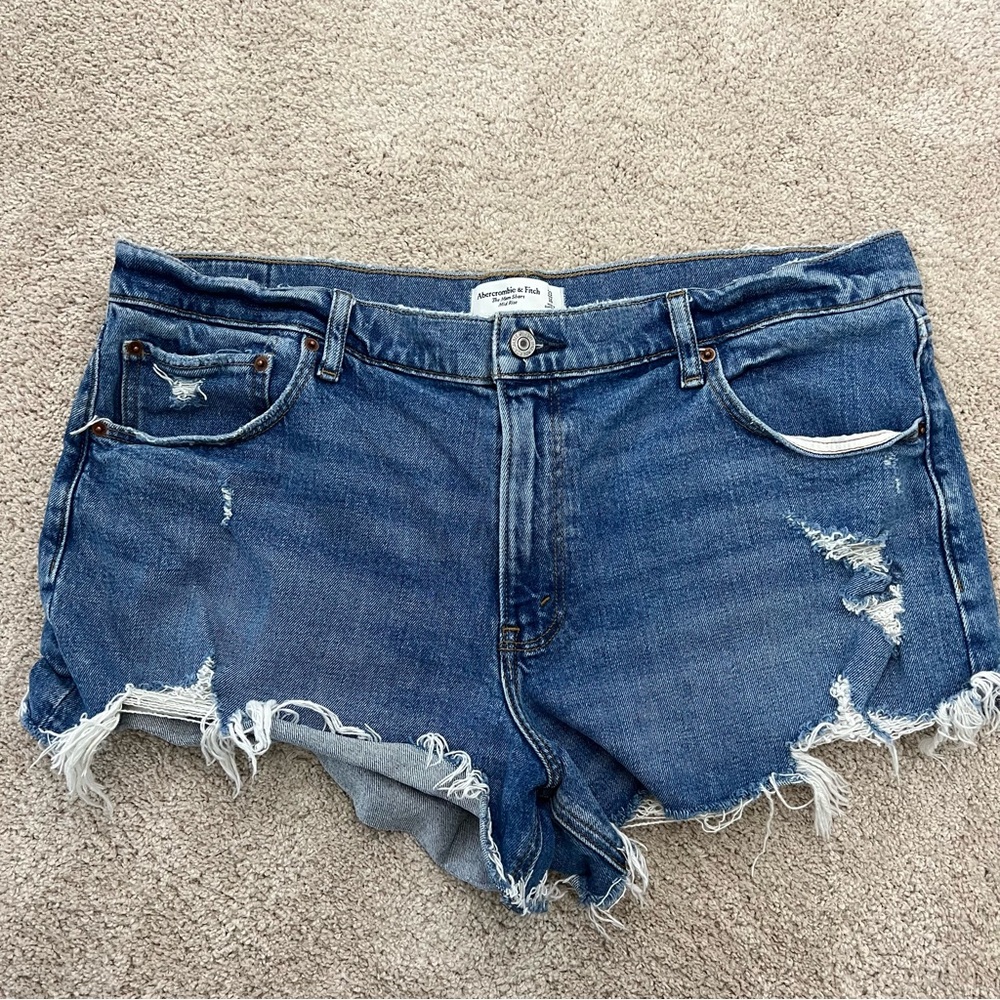 Abercrombie & Fitch The Mom Short High Rise
